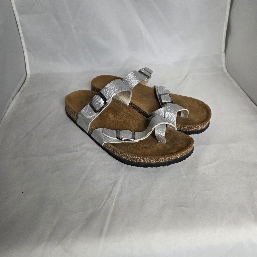Twisted Sandals Womens Size 8 Silver Strappy Toe Loop Buckle Comfort Shoes